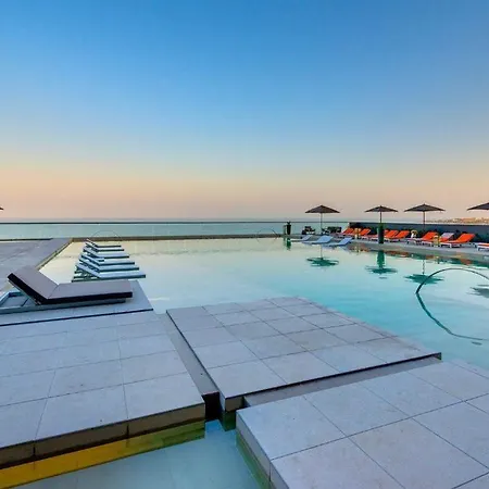 Luxurious And Modern Oceanfront Apartment With Views Of The Historic City 2B And 2Br